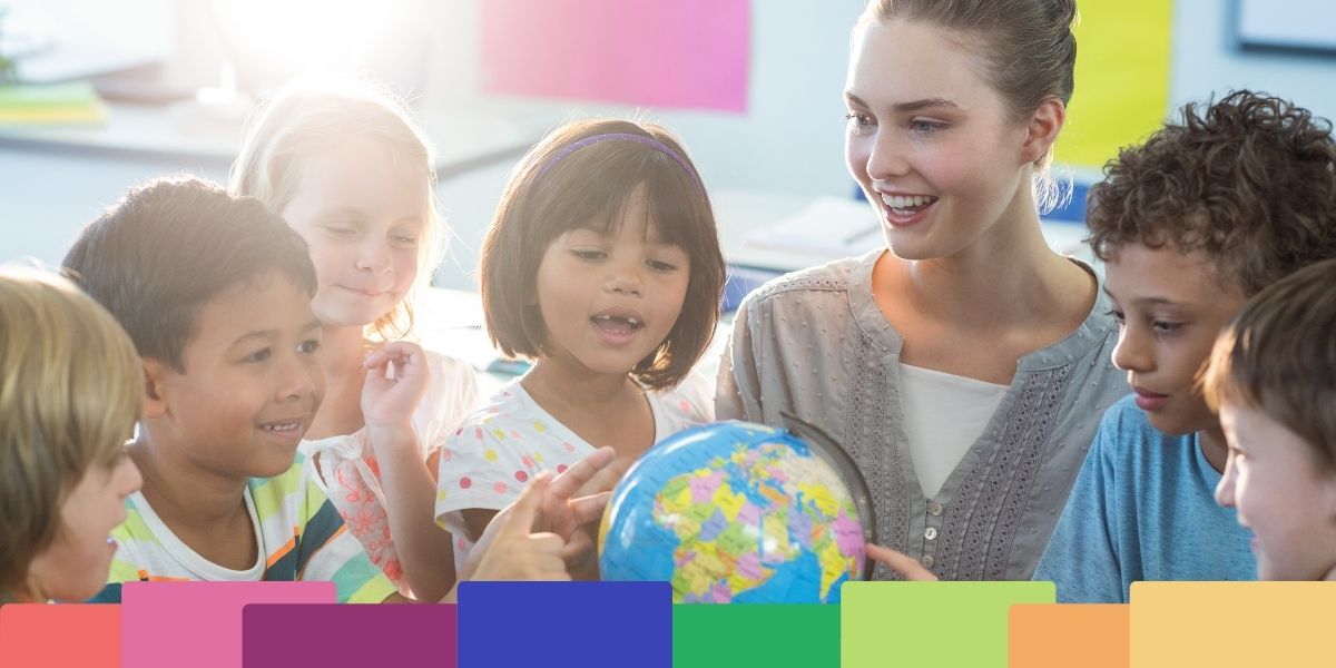 Docente insegna inglese a bambini 3-6 anni corso IHVYL International House Milano online