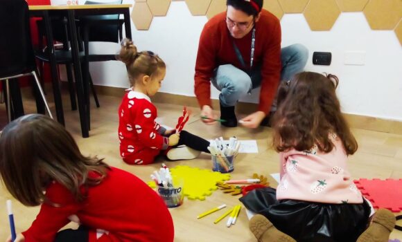 Christmas Village: un laboratorio di Natale in inglese per bambini e ragazzi Christmas Village: un laboratorio di Natale in inglese per bambini e ragazzi