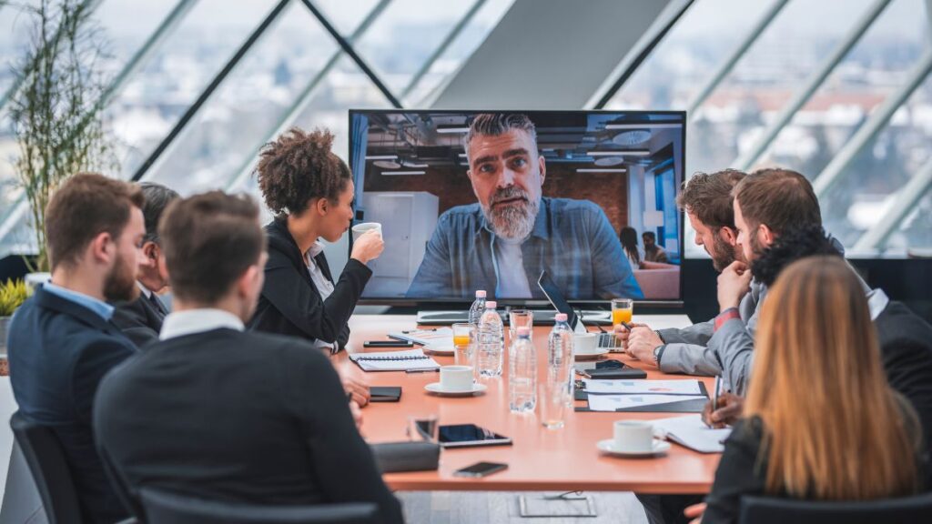 Team aziendale durante una sessione di formazione in inglese